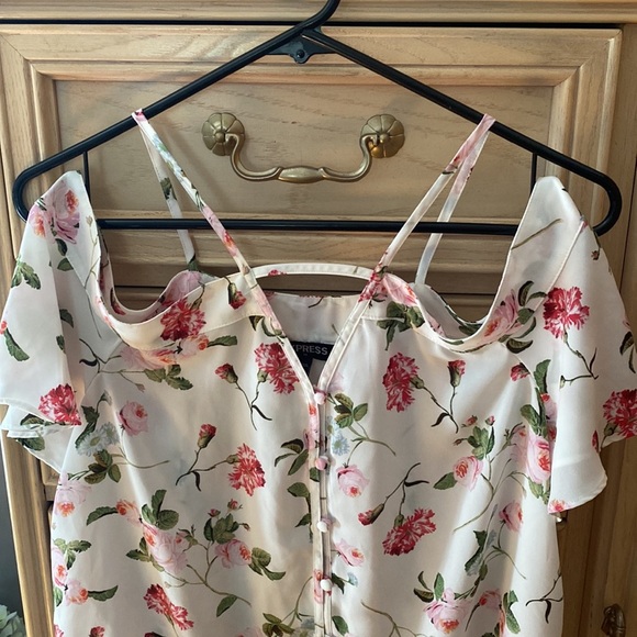 Off The Shoulder Blouse - Picture 2 of 6